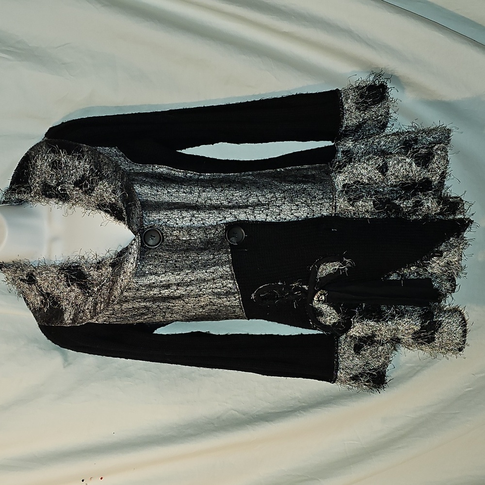 Sioni Studio Mixed Fabric/Fun Sweater - Picture 9 of 15
